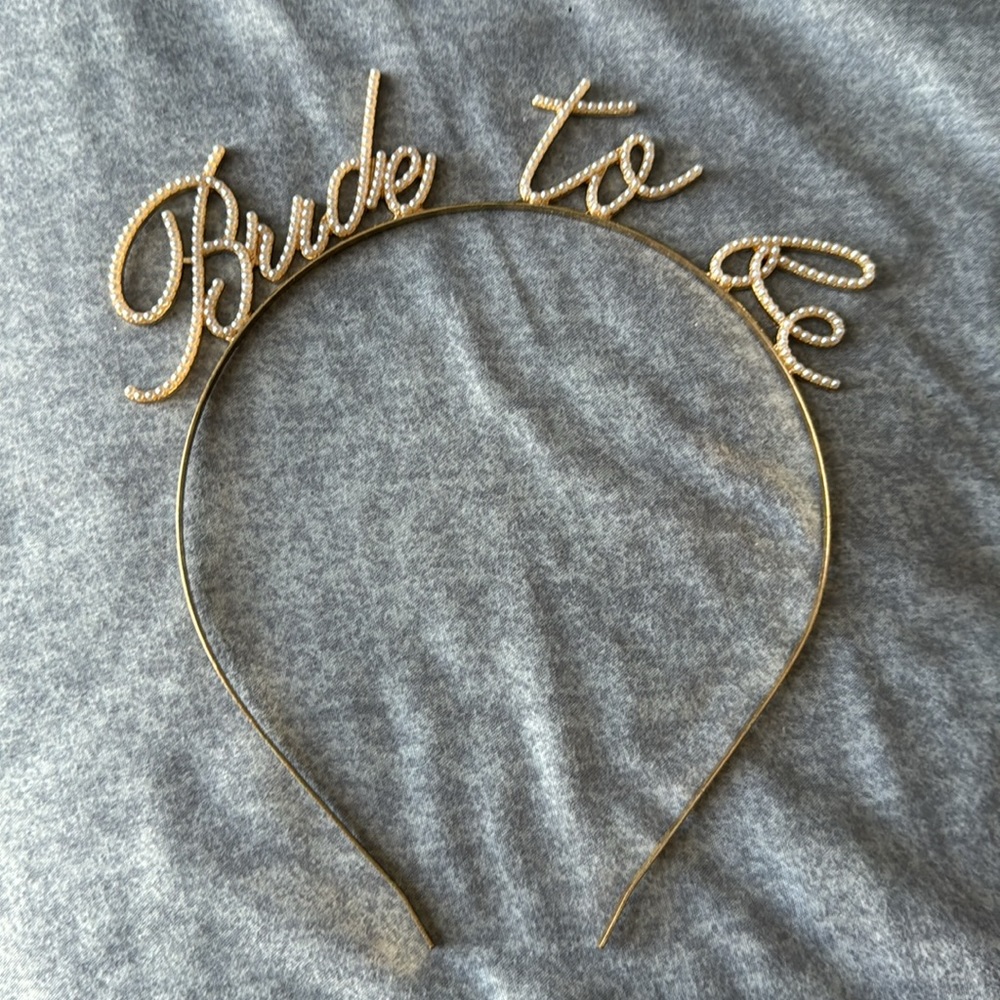 “Bride to be” pearl headband